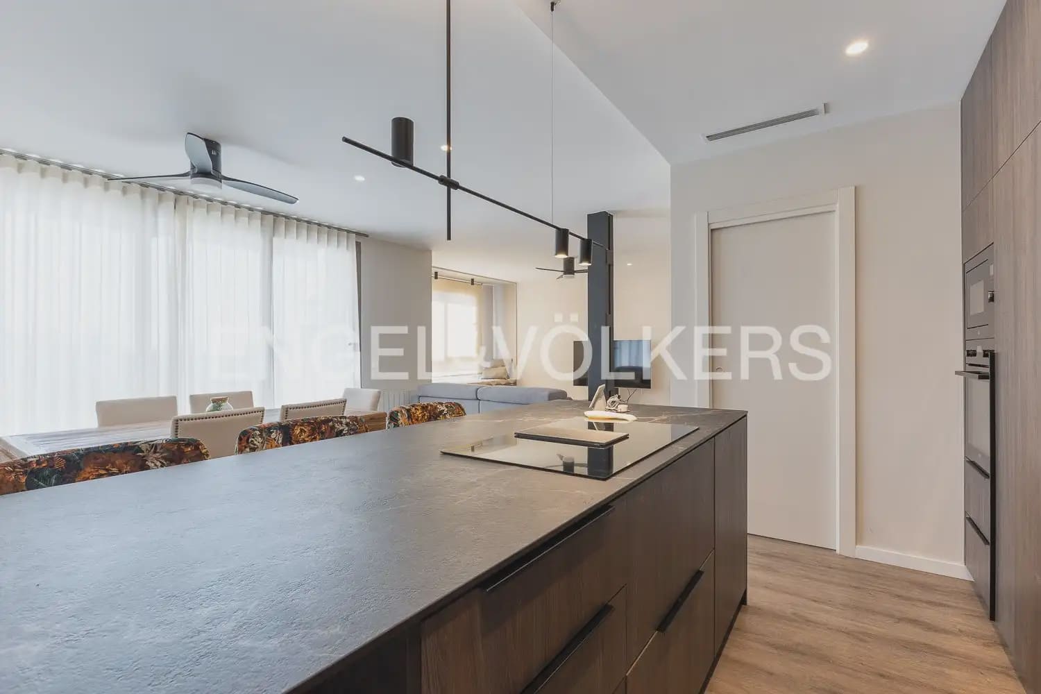 3 bedroom Flat for sale in Valencia city with garage - € 1,100,000 (Ref: 9897560)