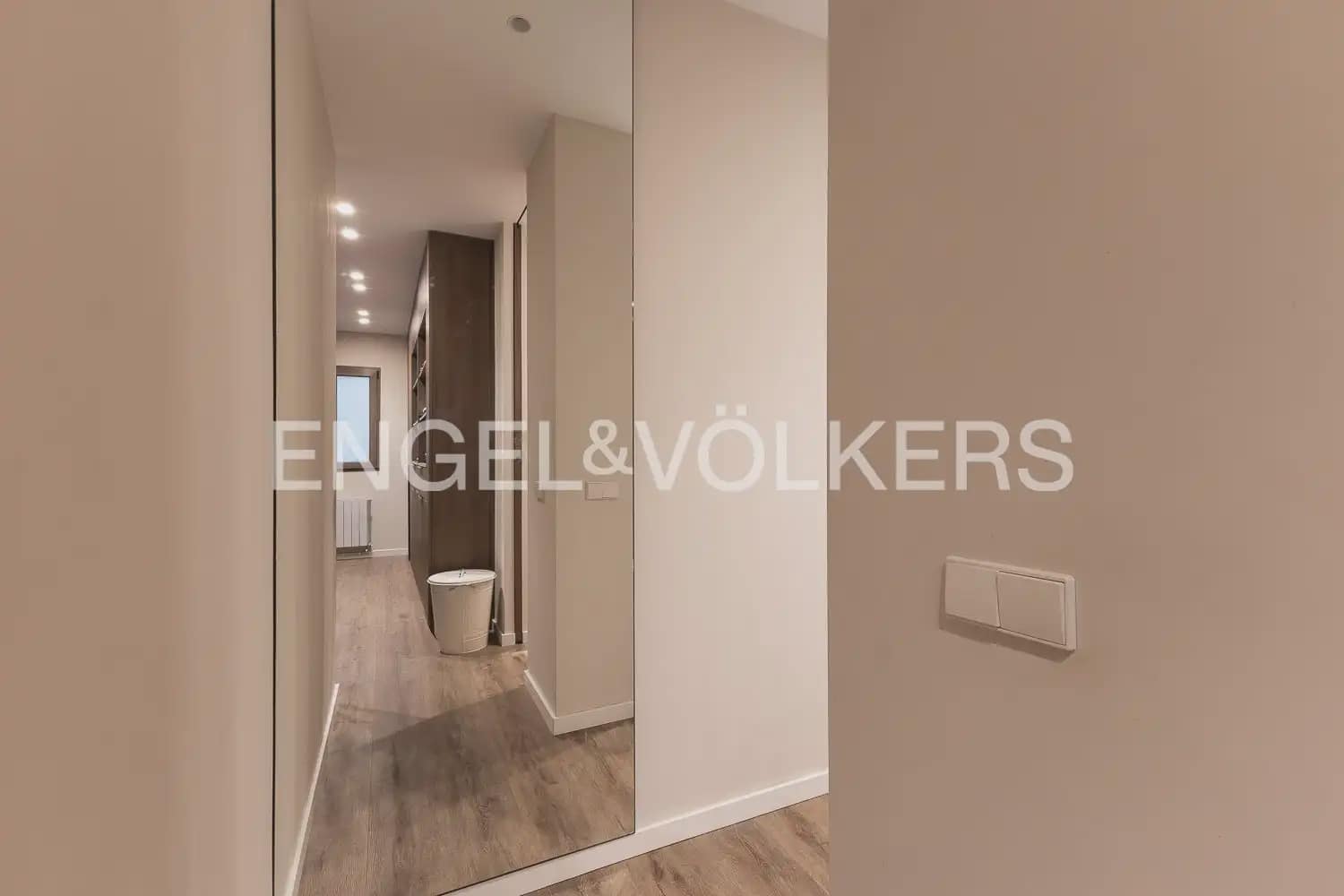 3 bedroom Flat for sale in Valencia city with garage - € 1,100,000 (Ref: 9897560)
