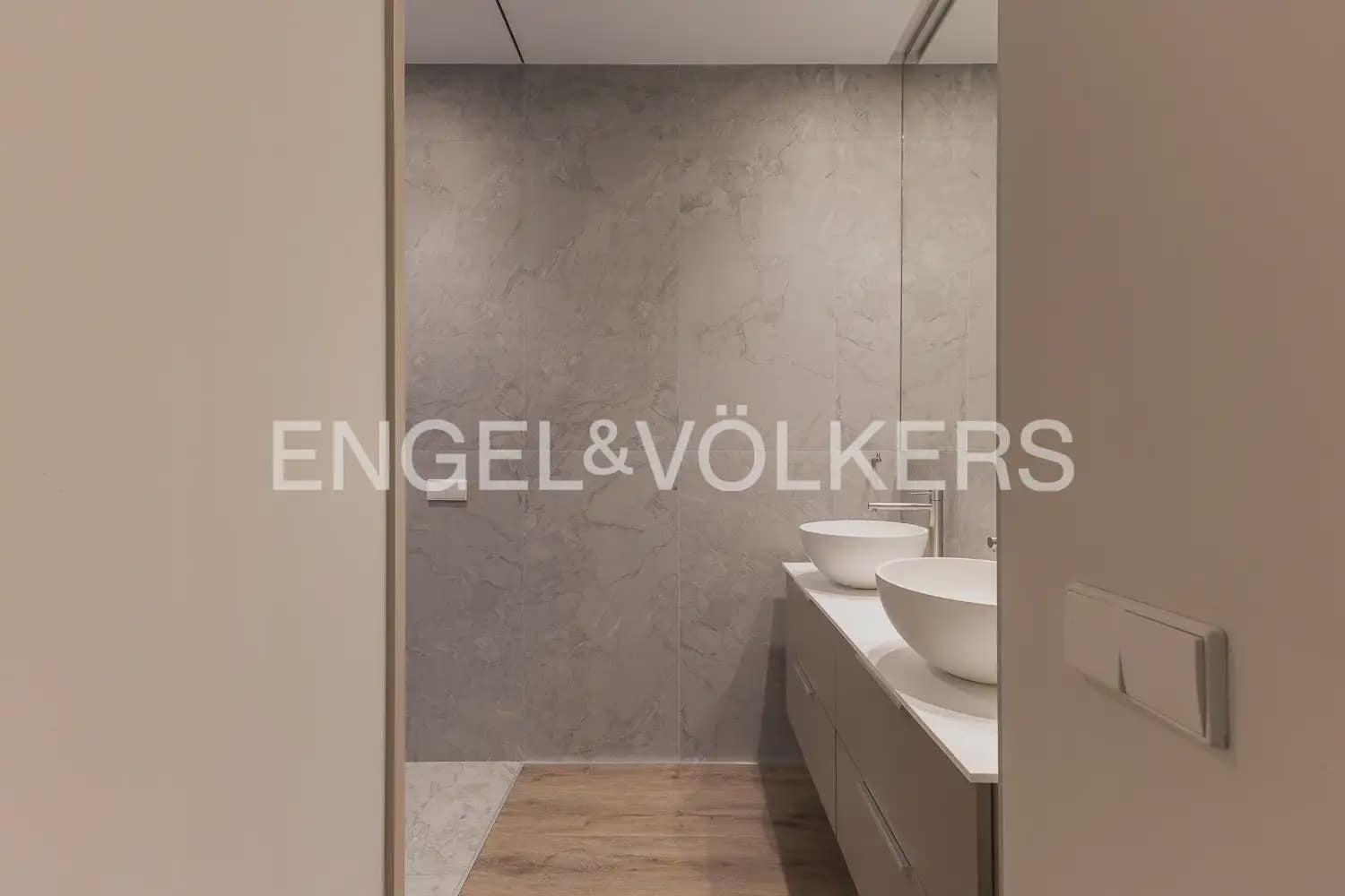 3 bedroom Flat for sale in Valencia city with garage - € 1,100,000 (Ref: 9897560)