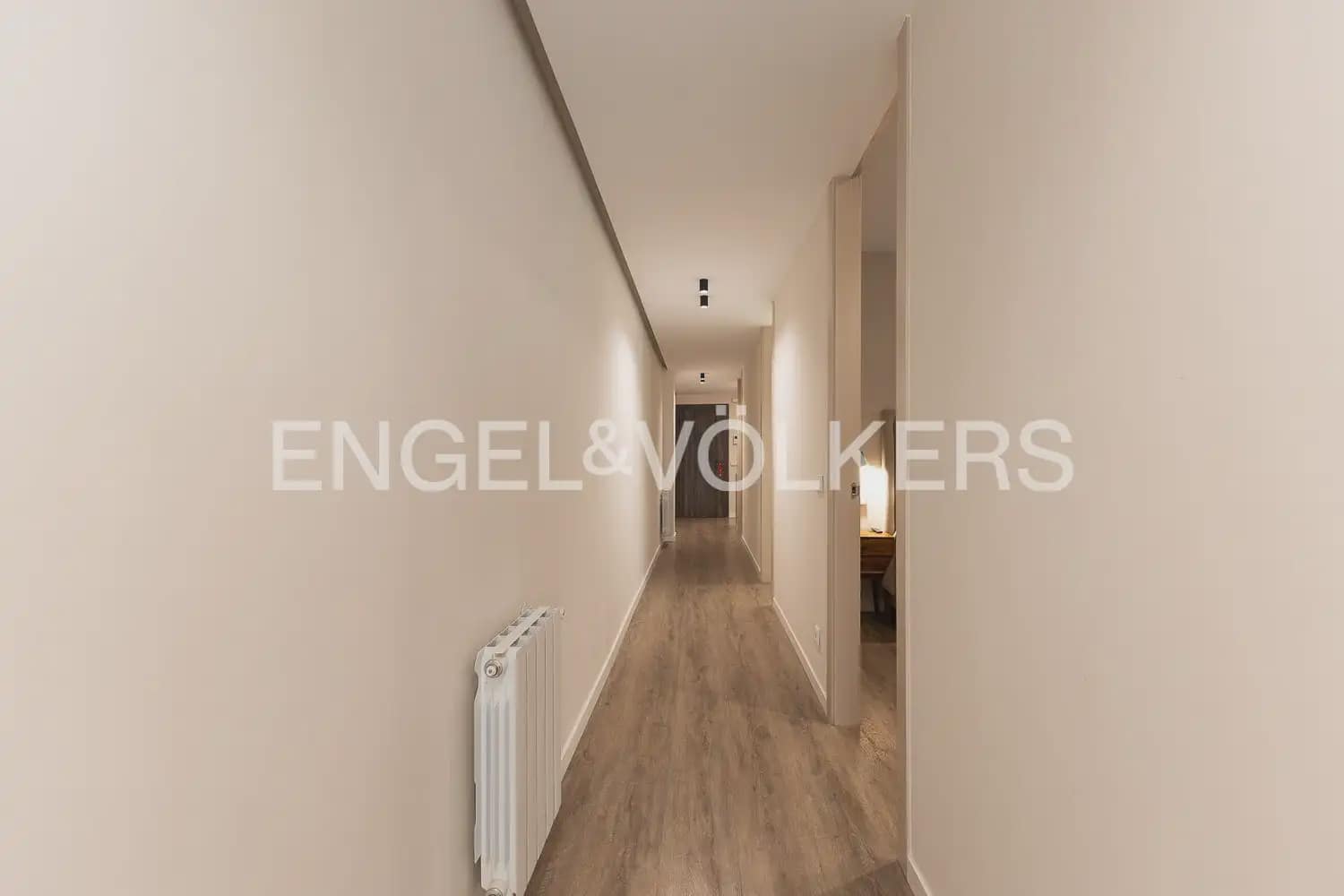 3 bedroom Flat for sale in Valencia city with garage - € 1,100,000 (Ref: 9897560)