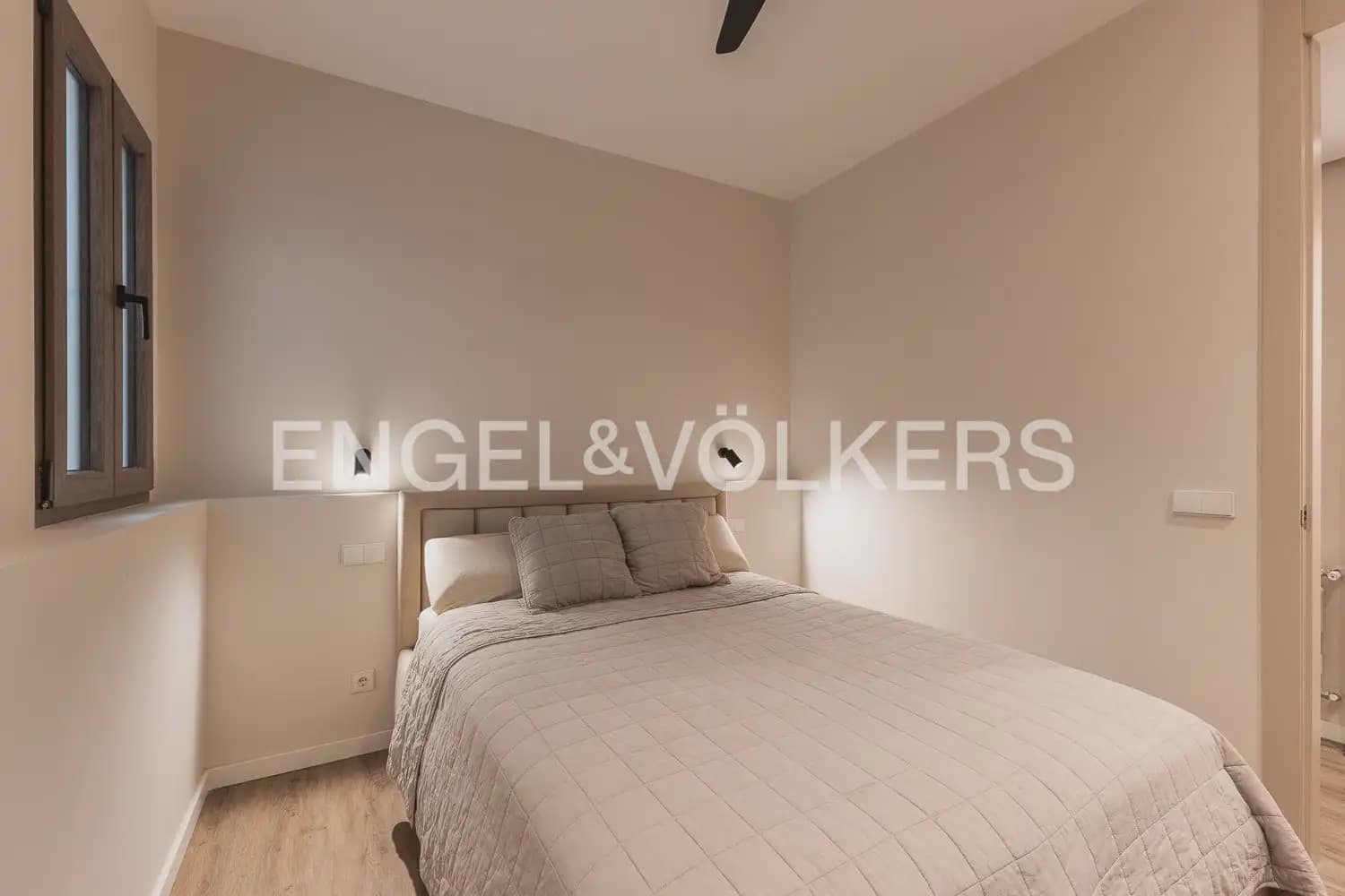 3 bedroom Flat for sale in Valencia city with garage - € 1,100,000 (Ref: 9897560)