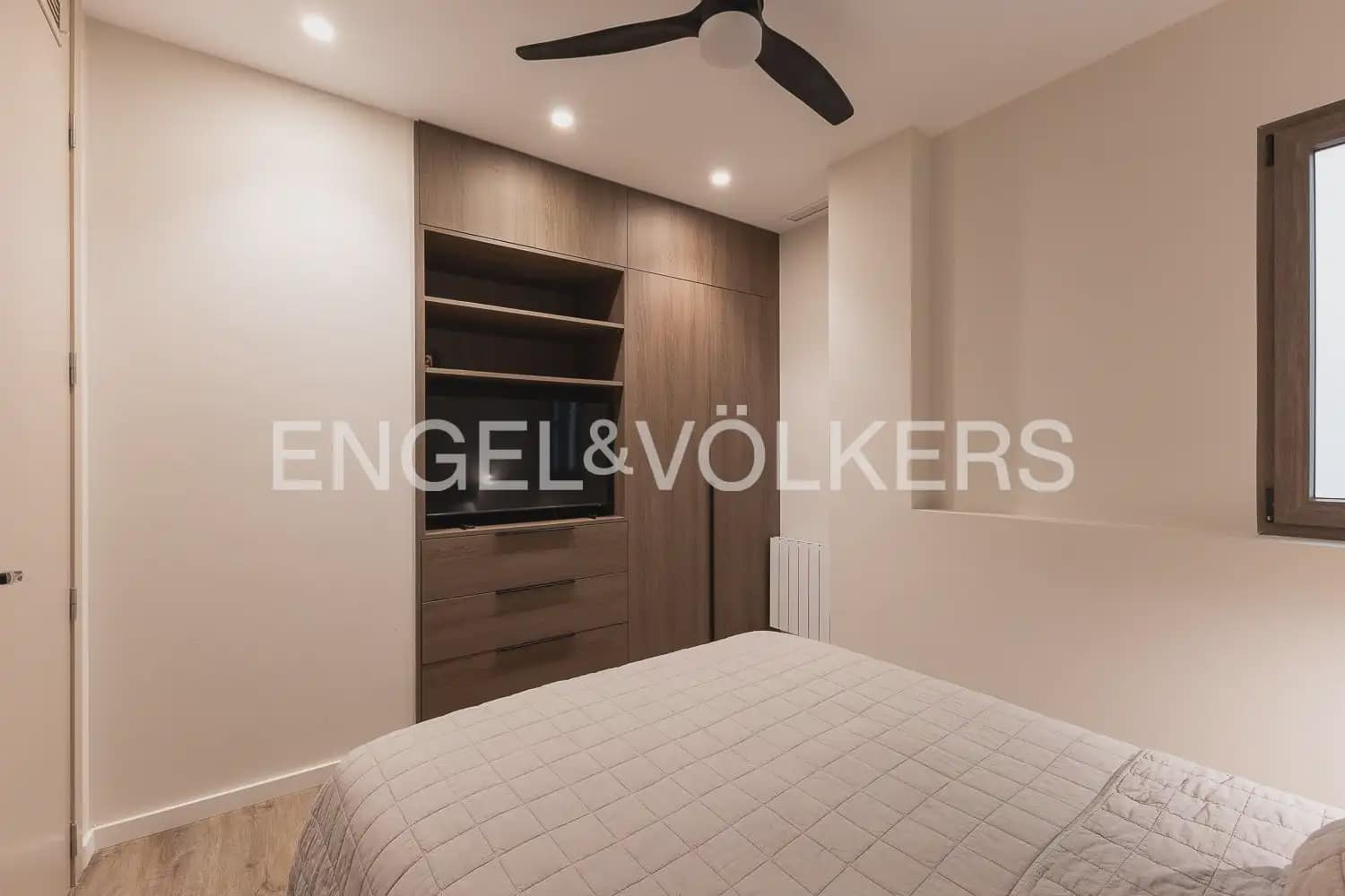 3 bedroom Flat for sale in Valencia city with garage - € 1,100,000 (Ref: 9897560)