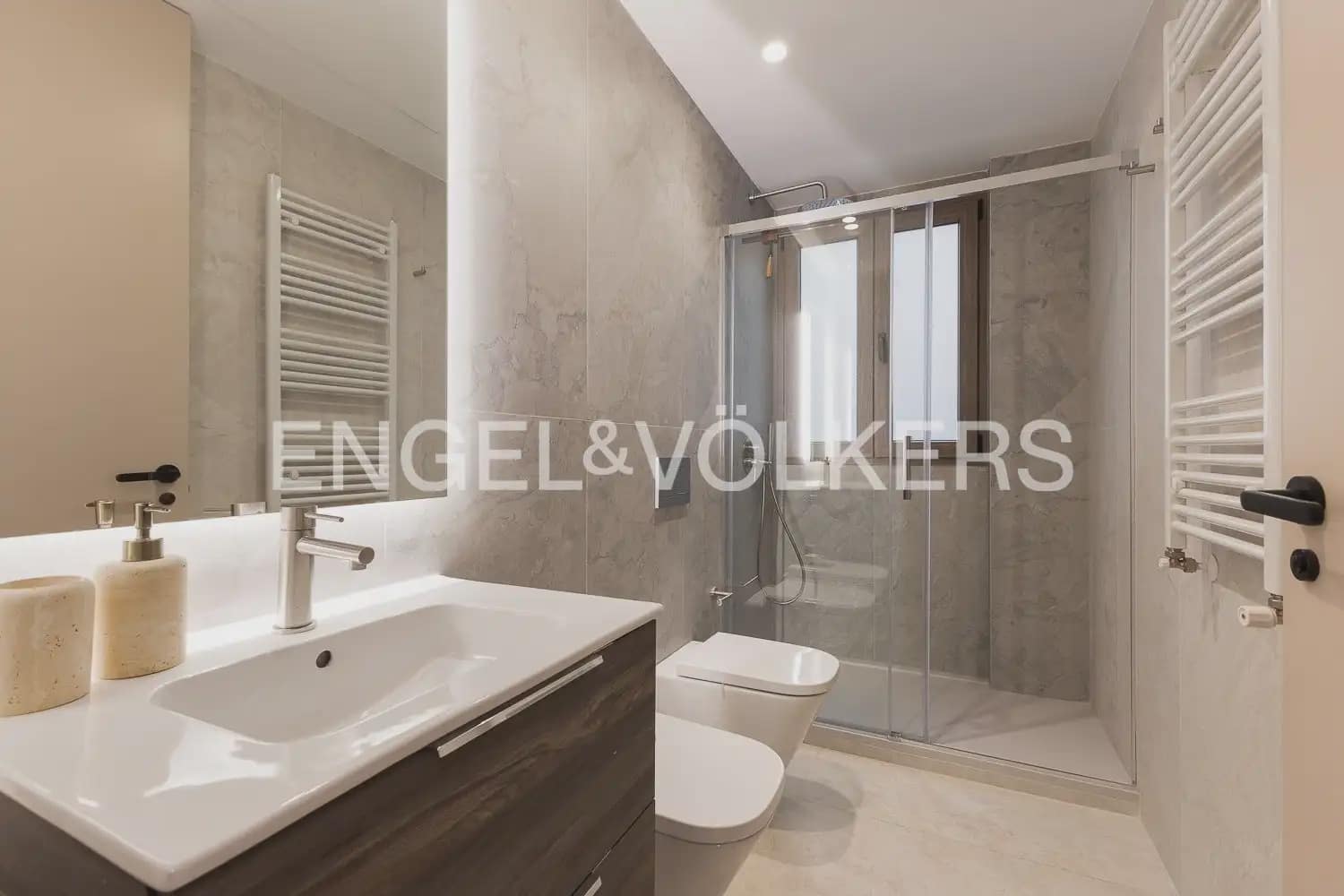 3 bedroom Flat for sale in Valencia city with garage - € 1,100,000 (Ref: 9897560)