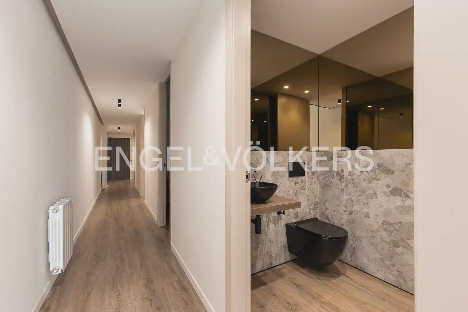 3 bedroom Flat for sale in Valencia city with garage - € 1,100,000 (Ref: 9897560)