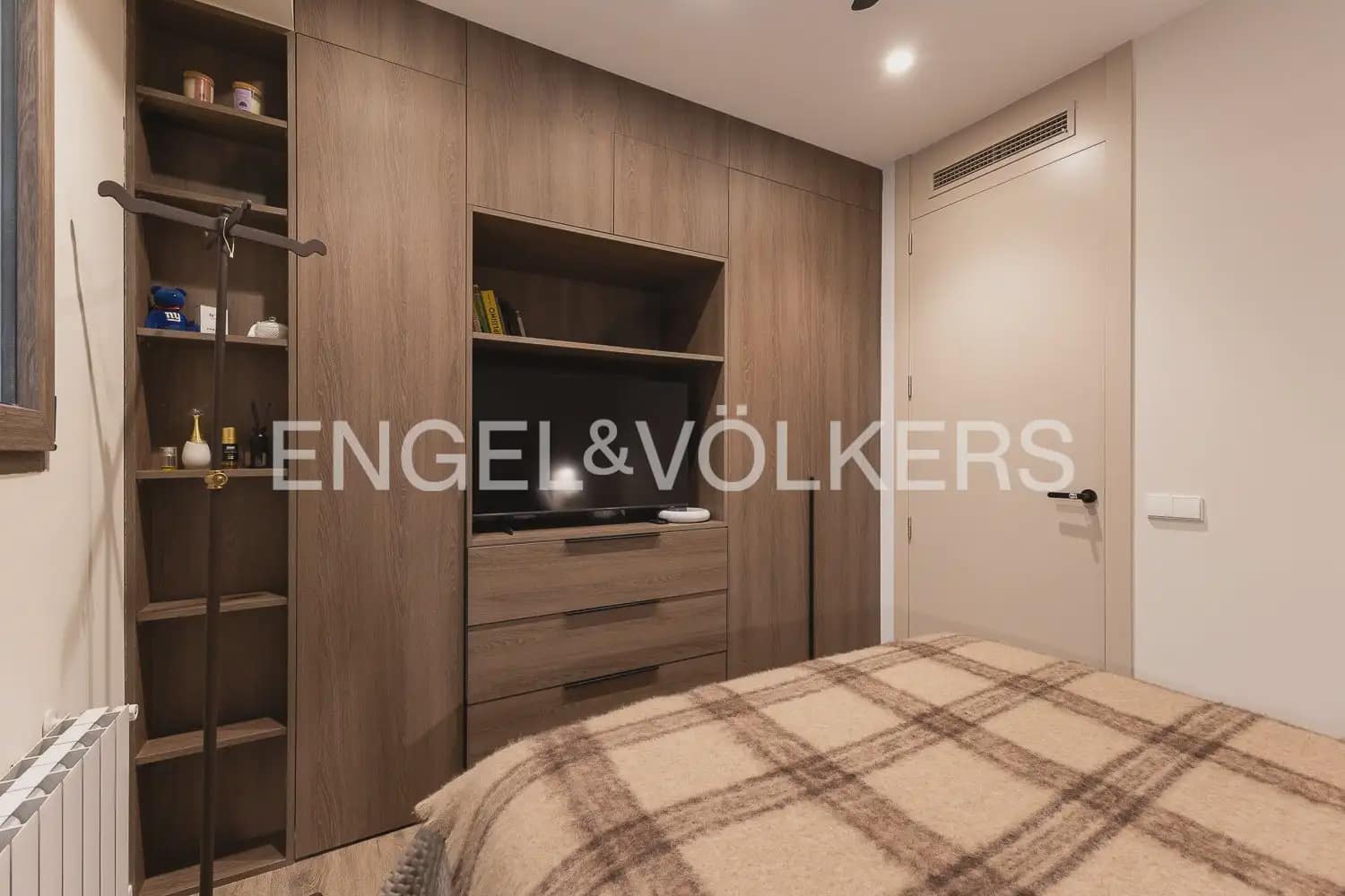 3 bedroom Flat for sale in Valencia city with garage - € 1,100,000 (Ref: 9897560)