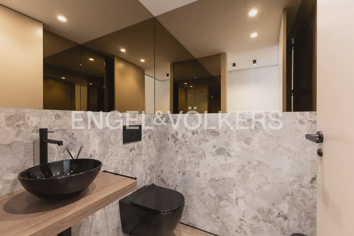 3 bedroom Flat for sale in Valencia city with garage - € 1,100,000 (Ref: 9897560)