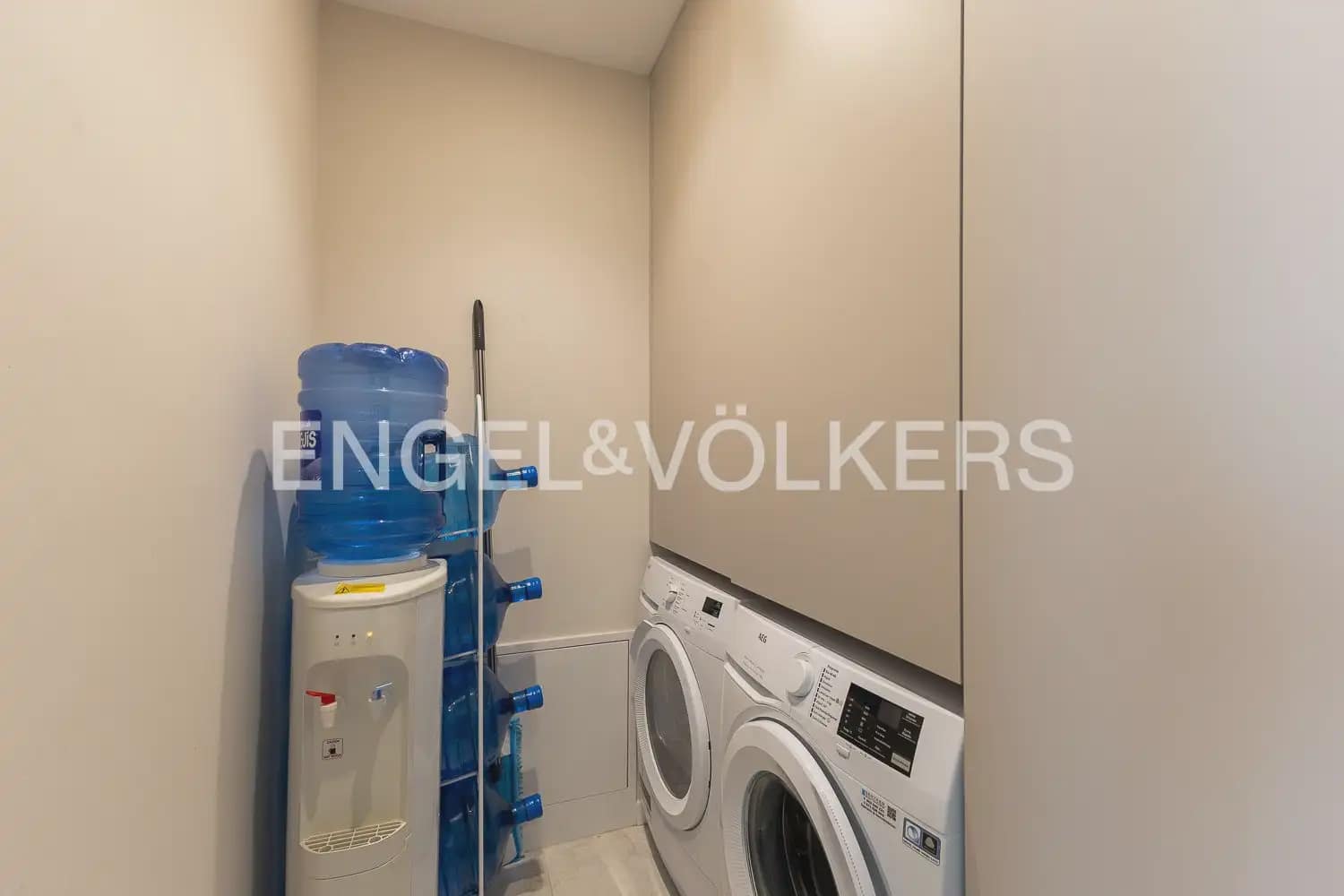 3 bedroom Flat for sale in Valencia city with garage - € 1,100,000 (Ref: 9897560)
