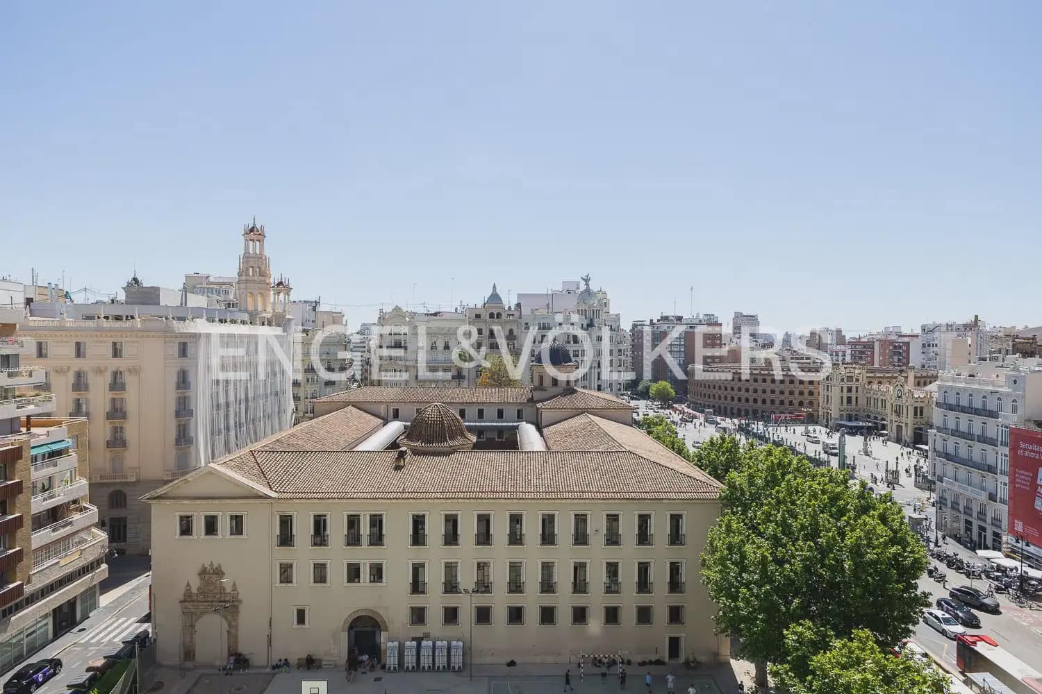 3 bedroom Flat for sale in Valencia city with garage - € 1,100,000 (Ref: 9897560)