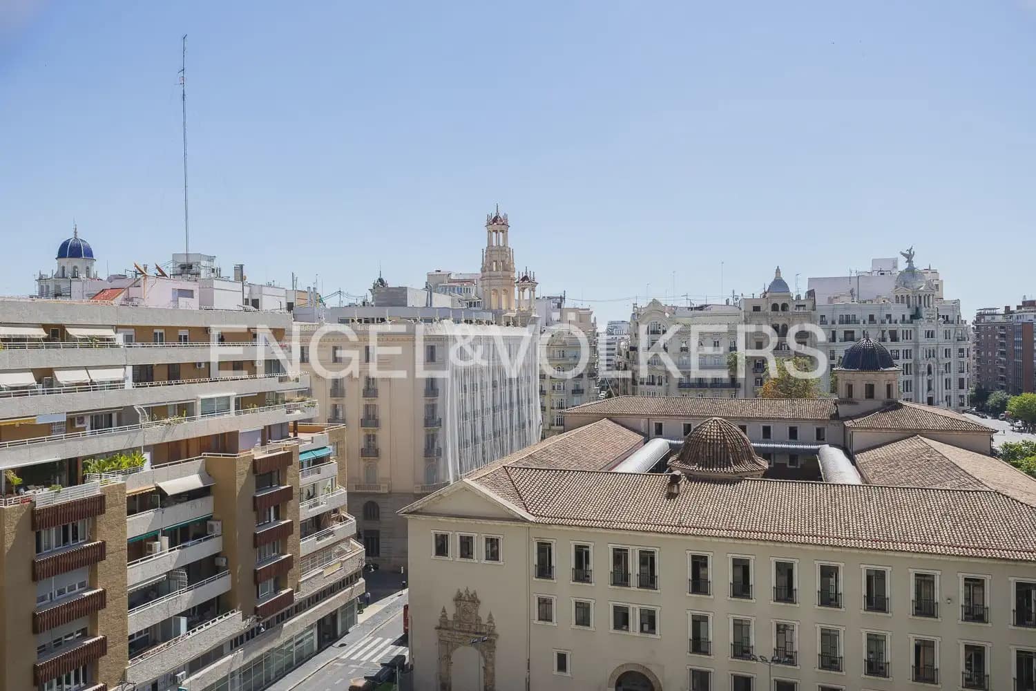 3 bedroom Flat for sale in Valencia city with garage - € 1,100,000 (Ref: 9897560)