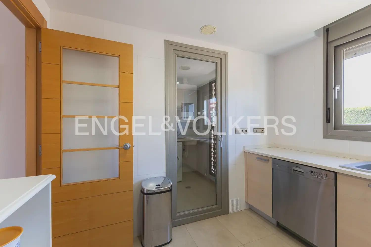 4 bedroom Flat for sale in Oropesa  with pool garage - € 499,000 (Ref: 9897562)