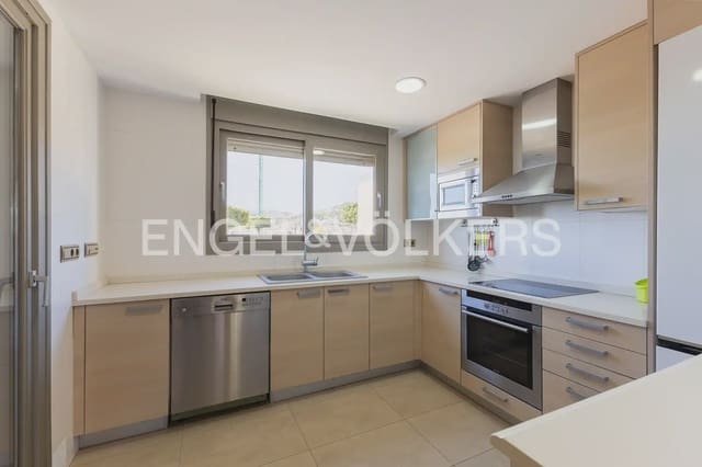 4 bedroom Flat for sale in Oropesa  with pool garage - € 499,000 (Ref: 9897562)