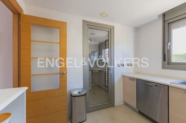 4 bedroom Flat for sale in Oropesa  with pool garage - € 499,000 (Ref: 9897562)
