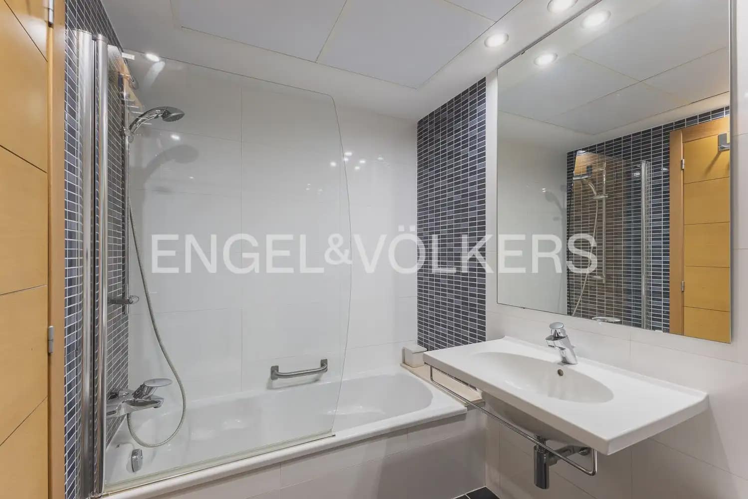 4 bedroom Flat for sale in Oropesa  with pool garage - € 499,000 (Ref: 9897562)