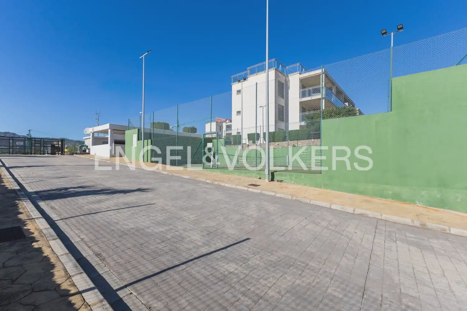 4 bedroom Flat for sale in Oropesa  with pool garage - € 499,000 (Ref: 9897562)
