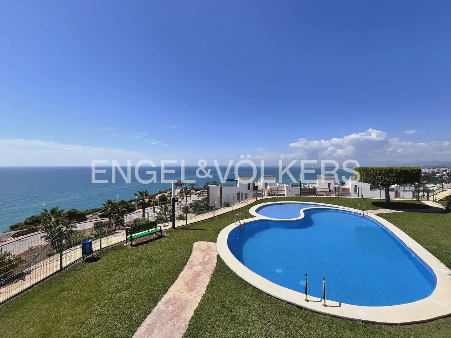 4 bedroom Flat for sale in Oropesa  with pool garage - € 499,000 (Ref: 9897562)