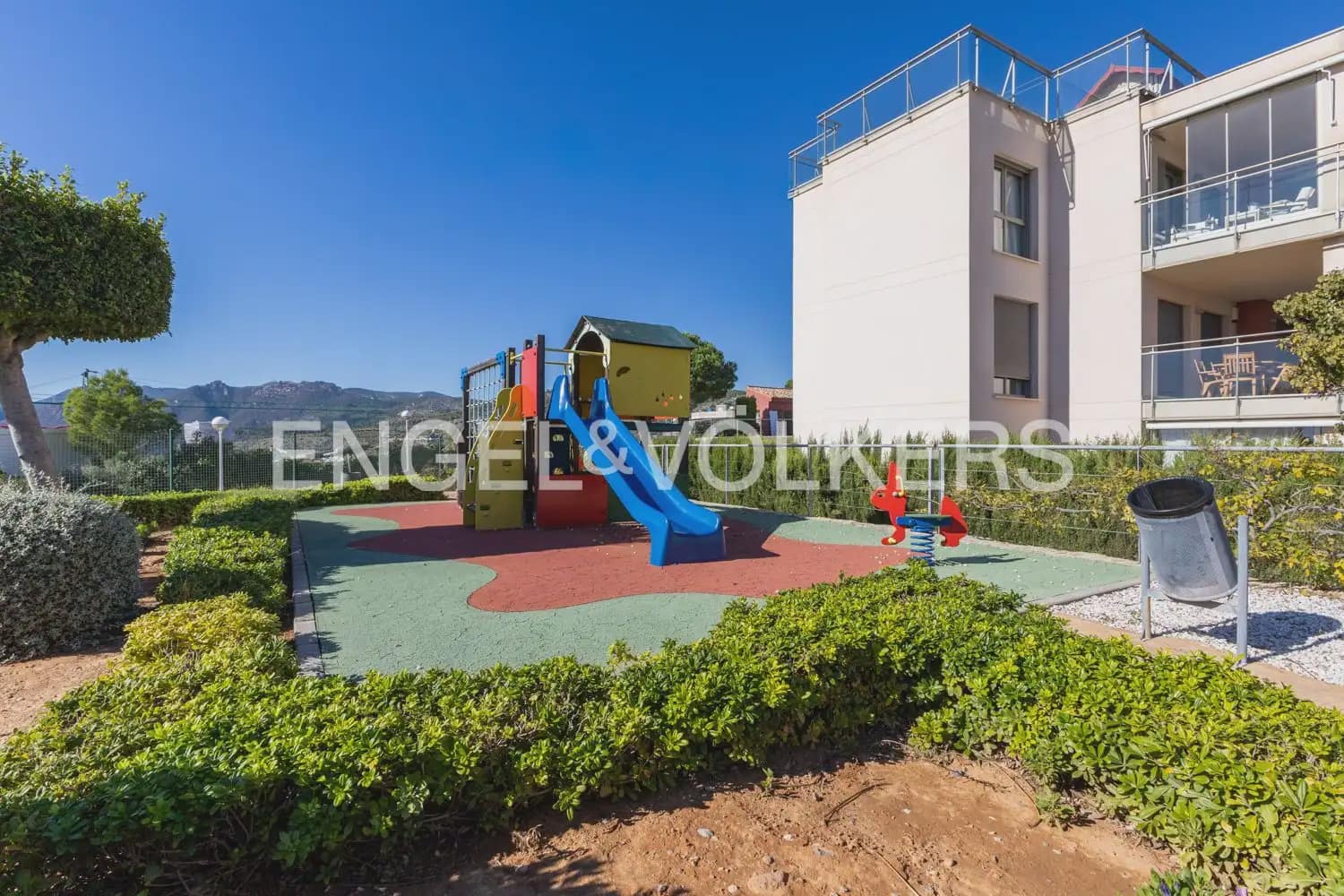 4 bedroom Flat for sale in Oropesa  with pool garage - € 499,000 (Ref: 9897562)