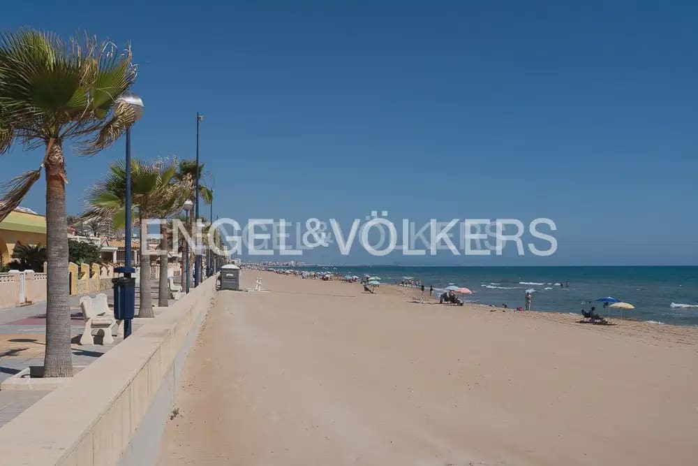 2 slaapkamer Flat te koop in Piles met garage - € 160.000 (Ref: 9897565)