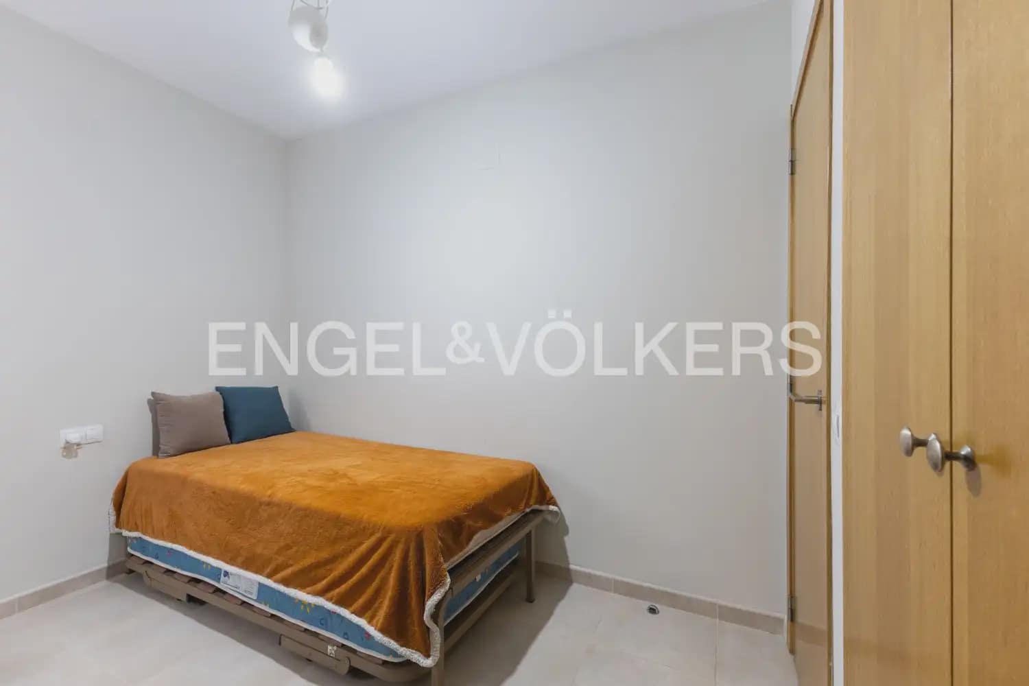 2 slaapkamer Flat te koop in Piles met garage - € 160.000 (Ref: 9897565)
