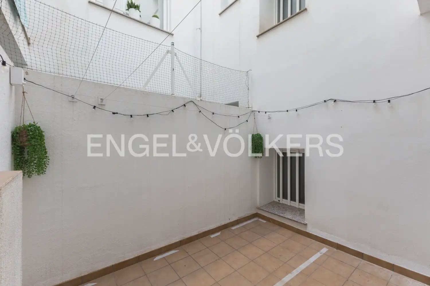 2 slaapkamer Flat te koop in Piles met garage - € 160.000 (Ref: 9897565)