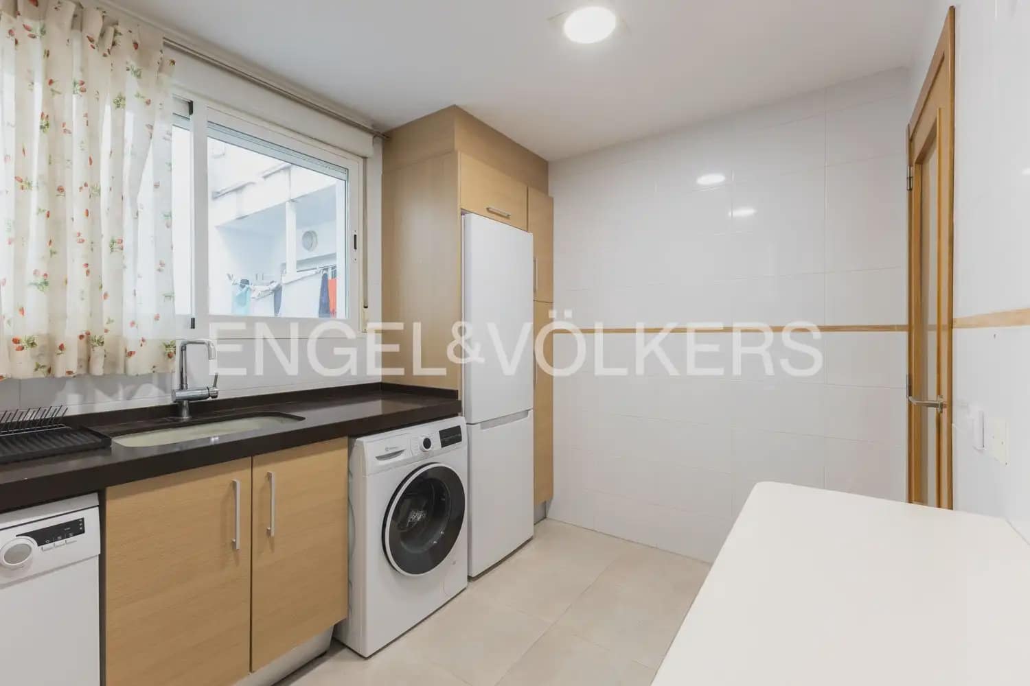 2 slaapkamer Flat te koop in Piles met garage - € 160.000 (Ref: 9897565)