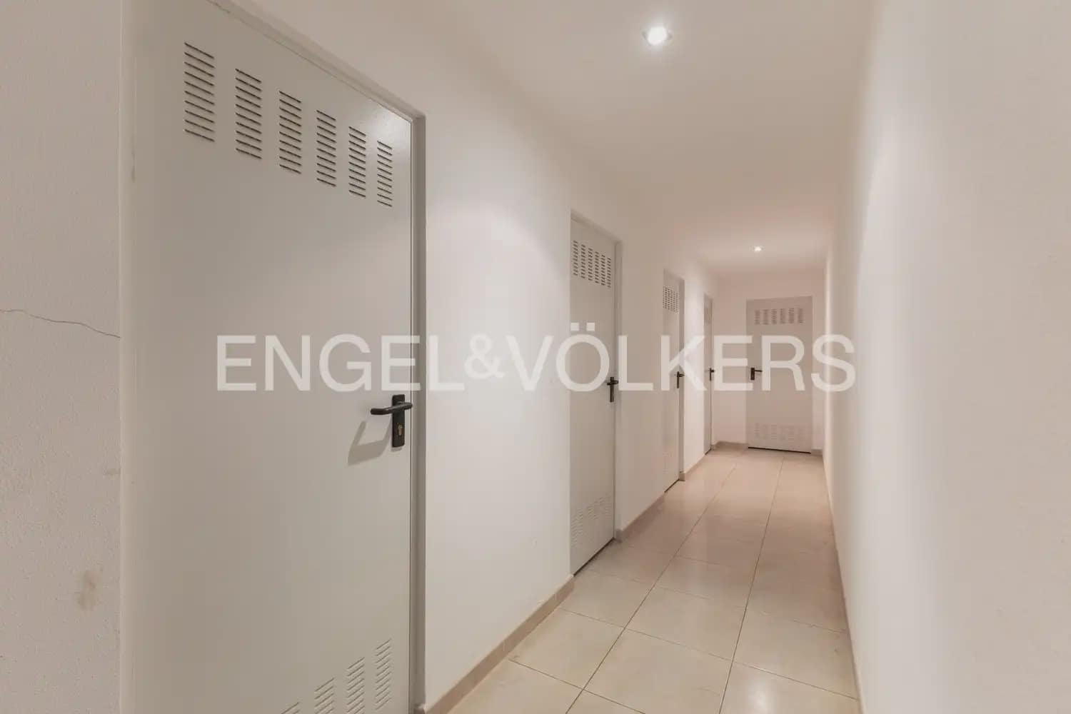 2 slaapkamer Flat te koop in Piles met garage - € 160.000 (Ref: 9897565)