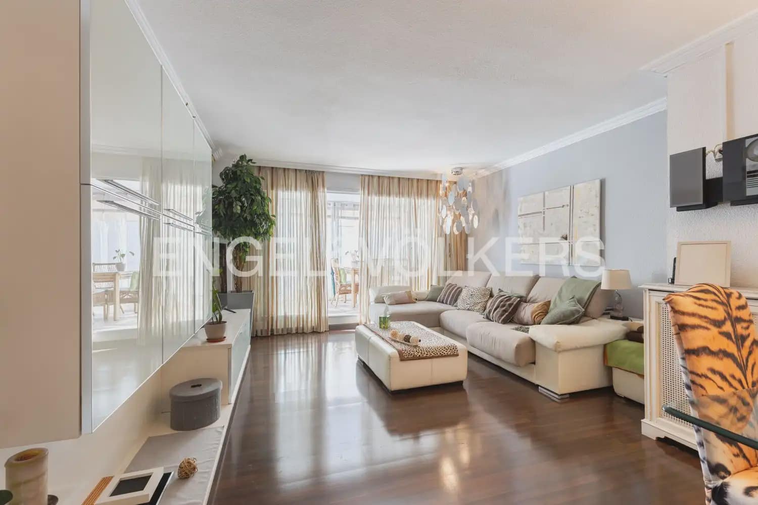 4 sovrum Lägenhet till salu i Valencia stad med garage - 790 000 € (Ref: 9897567)