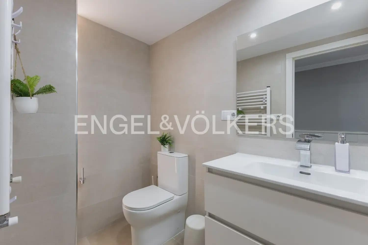 4 sovrum Lägenhet till salu i Valencia stad med garage - 790 000 € (Ref: 9897567)