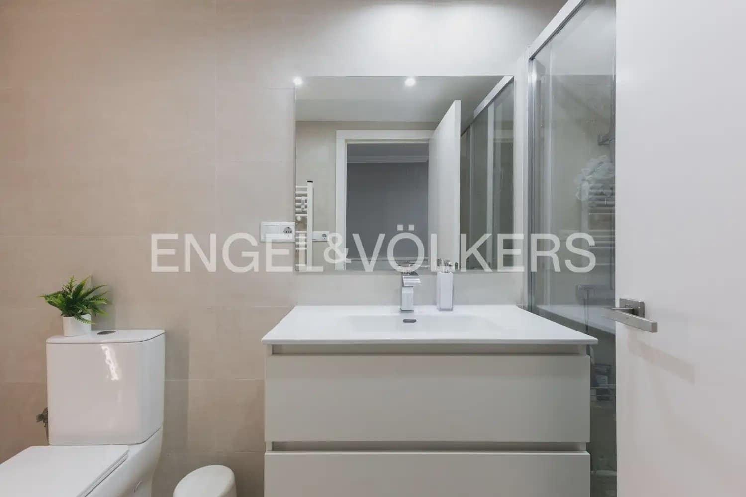 4 sovrum Lägenhet till salu i Valencia stad med garage - 790 000 € (Ref: 9897567)