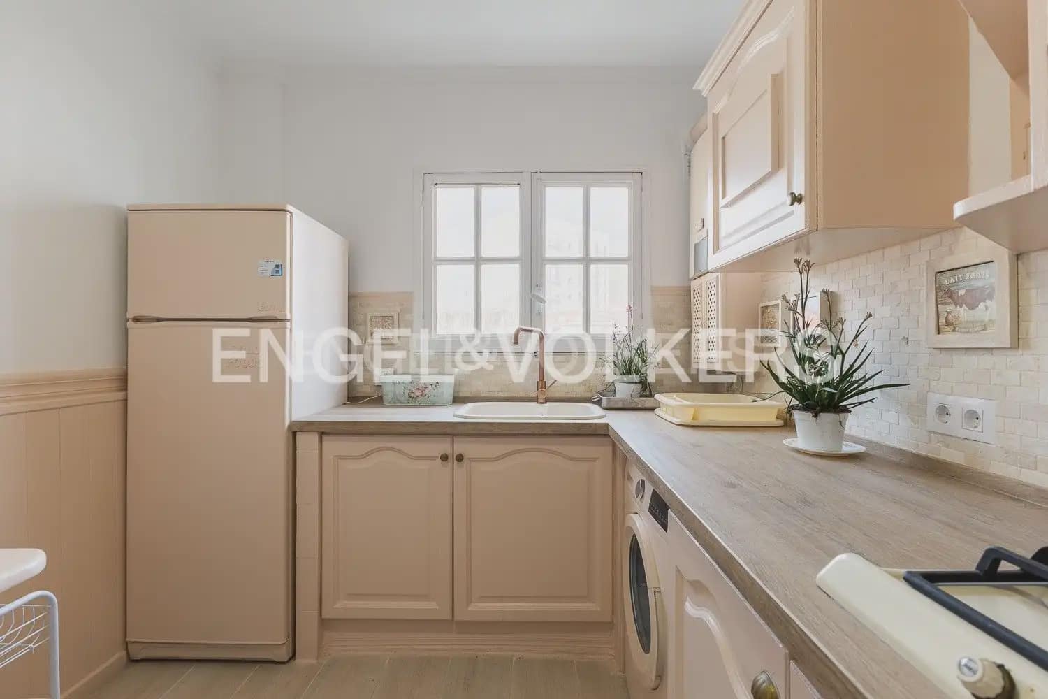 Appartement de 2 chambres à louer à Valence ville - 2 000 € (Ref: 9897572)