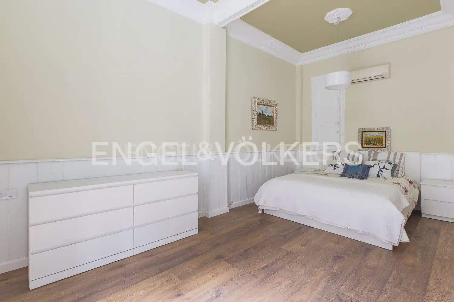Appartement de 2 chambres à louer à Valence ville - 2 000 € (Ref: 9897572)