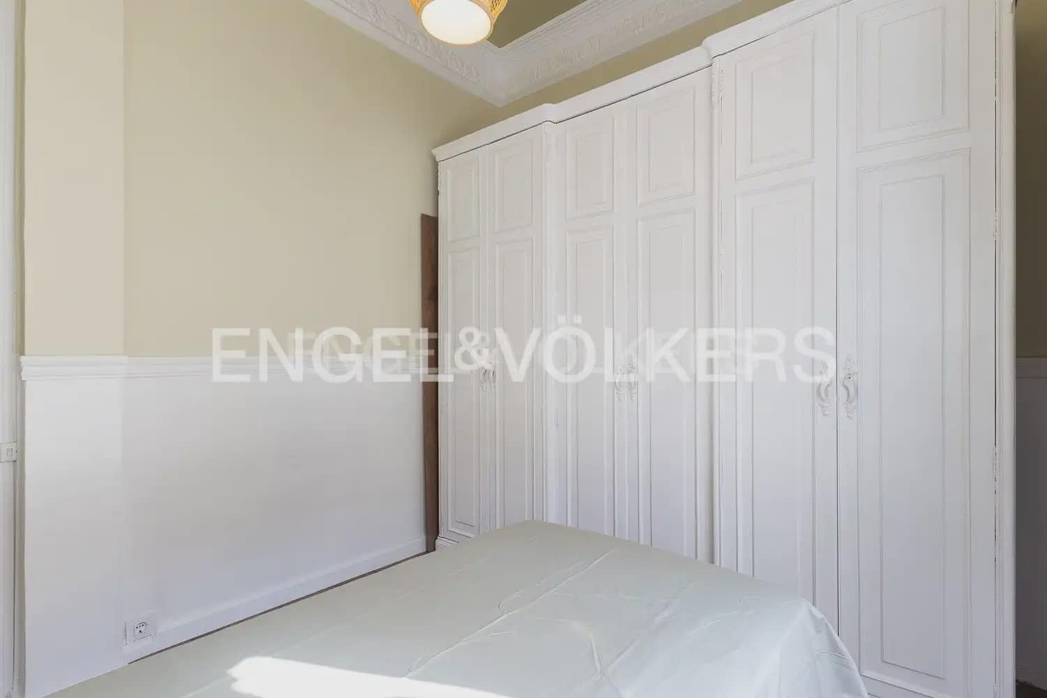 Appartement de 2 chambres à louer à Valence ville - 2 000 € (Ref: 9897572)