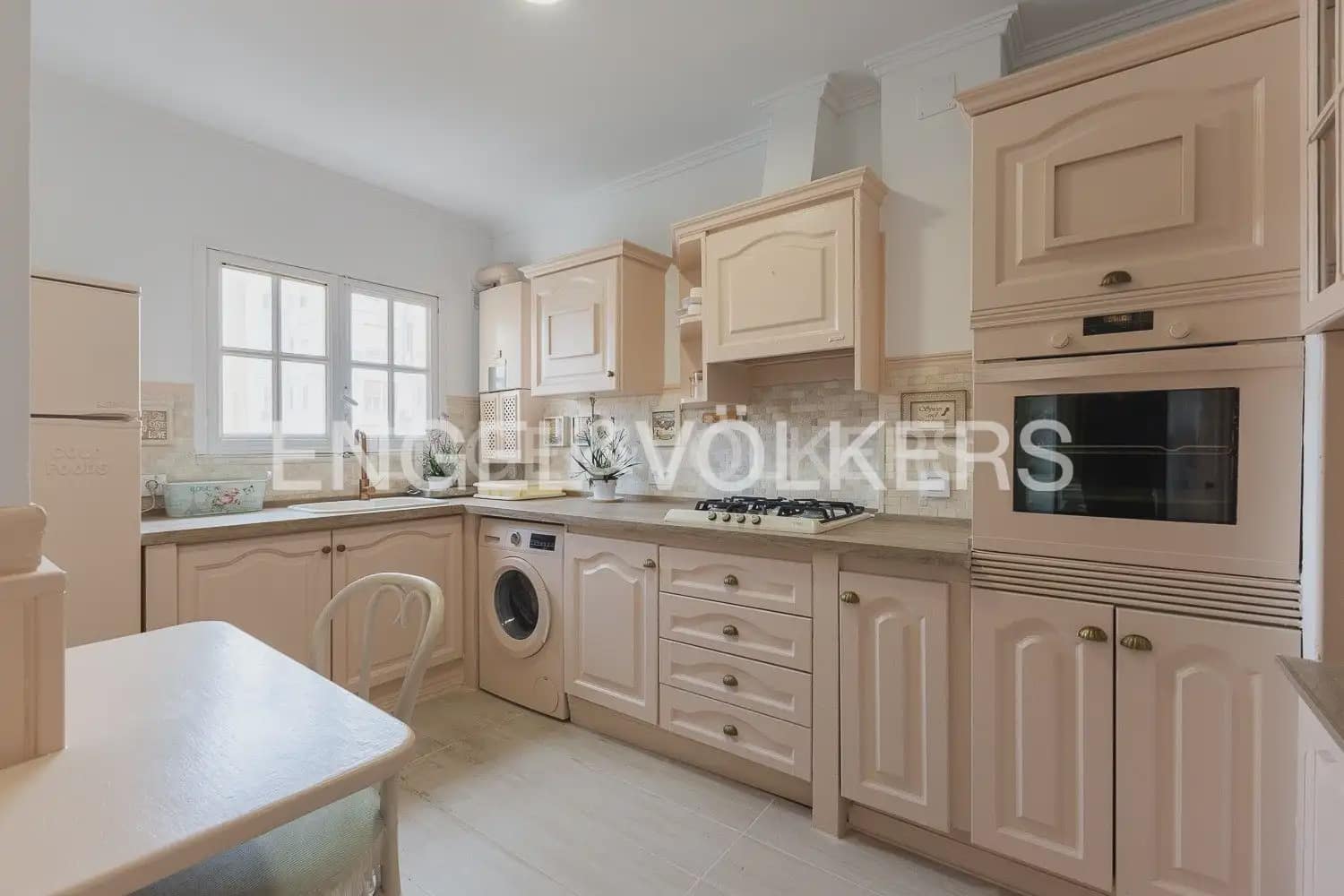 Appartement de 2 chambres à louer à Valence ville - 2 000 € (Ref: 9897572)