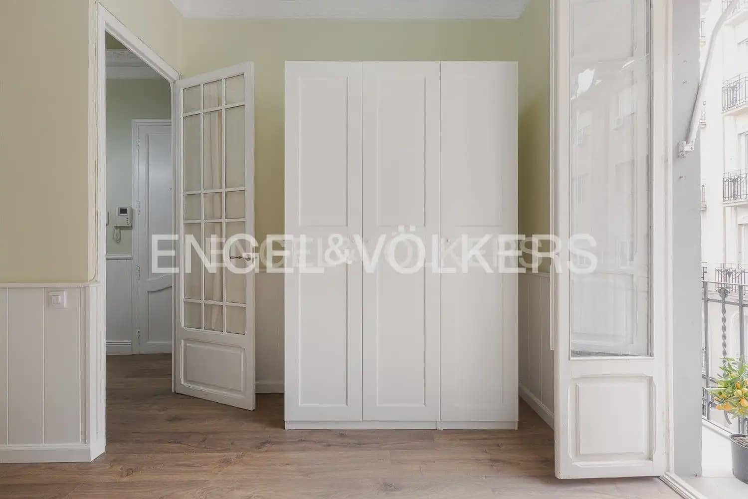 Appartement de 2 chambres à louer à Valence ville - 2 000 € (Ref: 9897572)