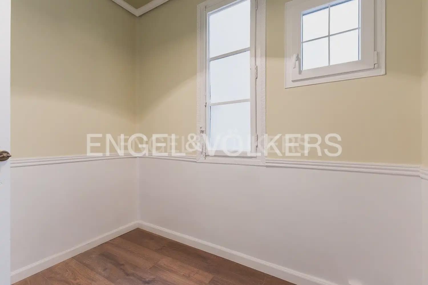 Appartement de 2 chambres à louer à Valence ville - 2 000 € (Ref: 9897572)