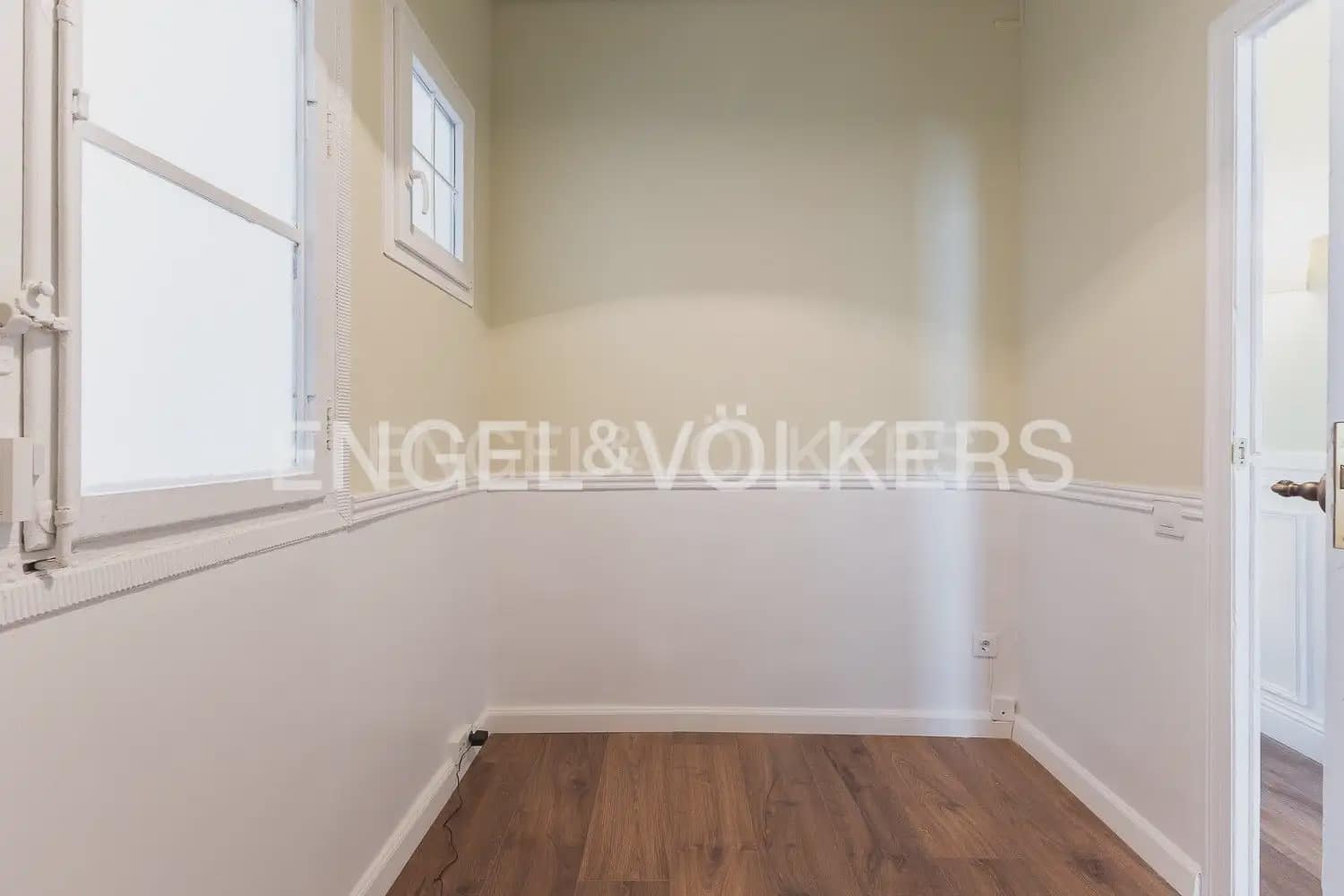 Appartement de 2 chambres à louer à Valence ville - 2 000 € (Ref: 9897572)