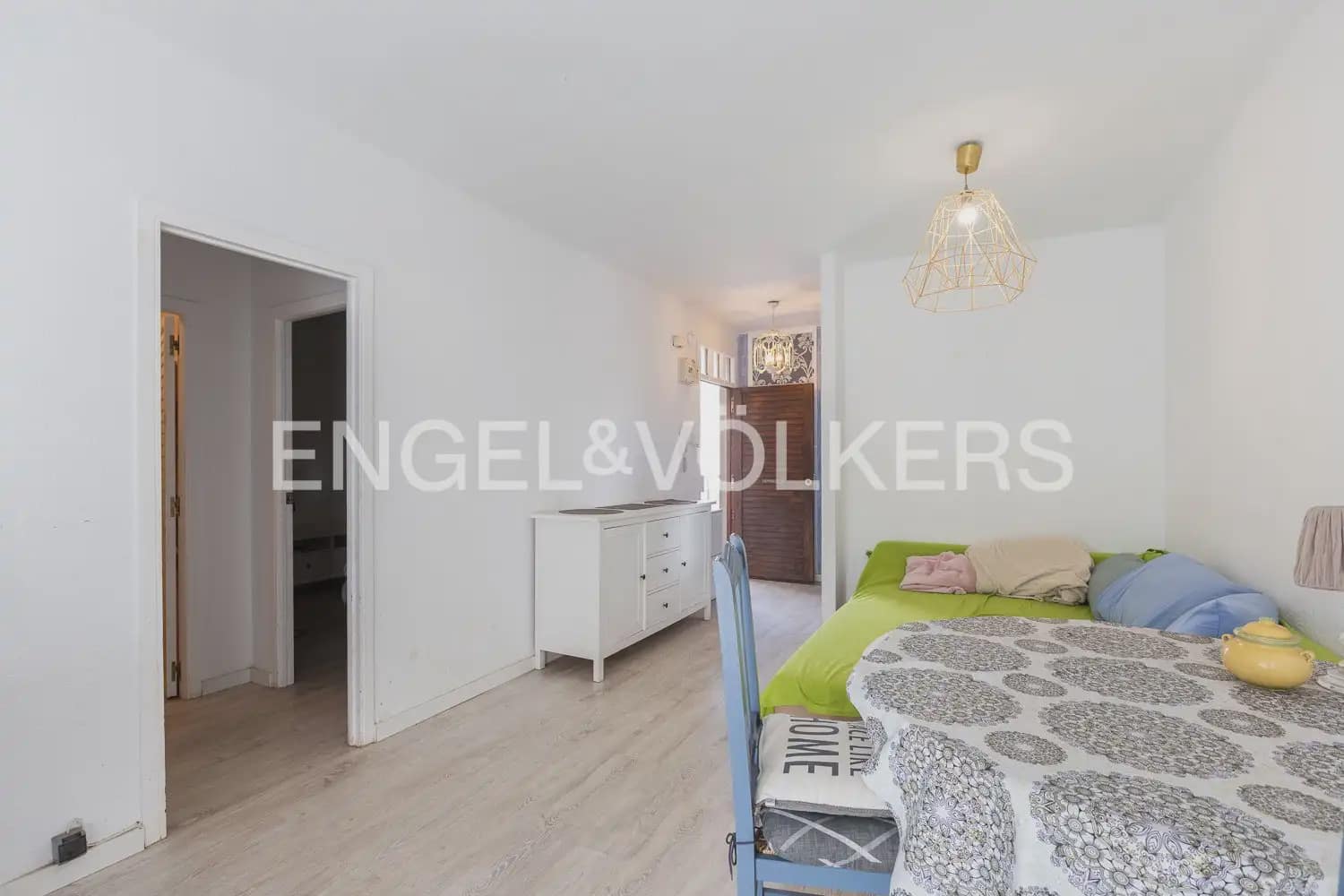 2 bedroom Flat for sale in Valencia city with garage - € 180,000 (Ref: 9897581)