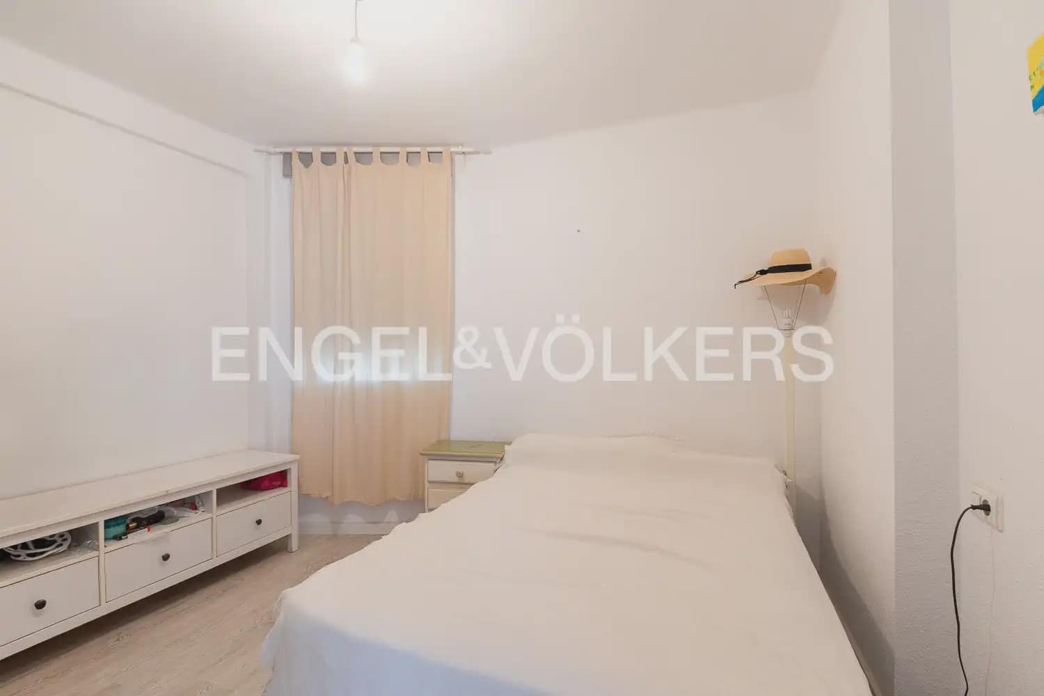 2 bedroom Flat for sale in Valencia city with garage - € 180,000 (Ref: 9897581)
