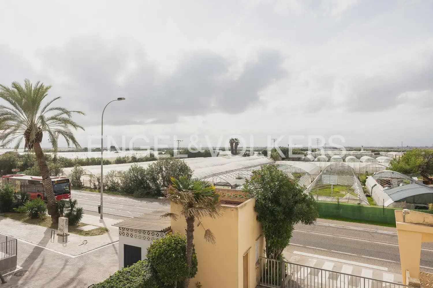 2 bedroom Flat for sale in Valencia city with garage - € 180,000 (Ref: 9897581)