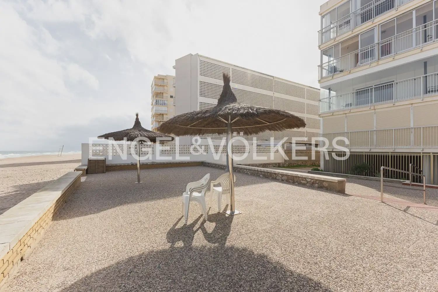 2 bedroom Flat for sale in Valencia city with garage - € 180,000 (Ref: 9897581)