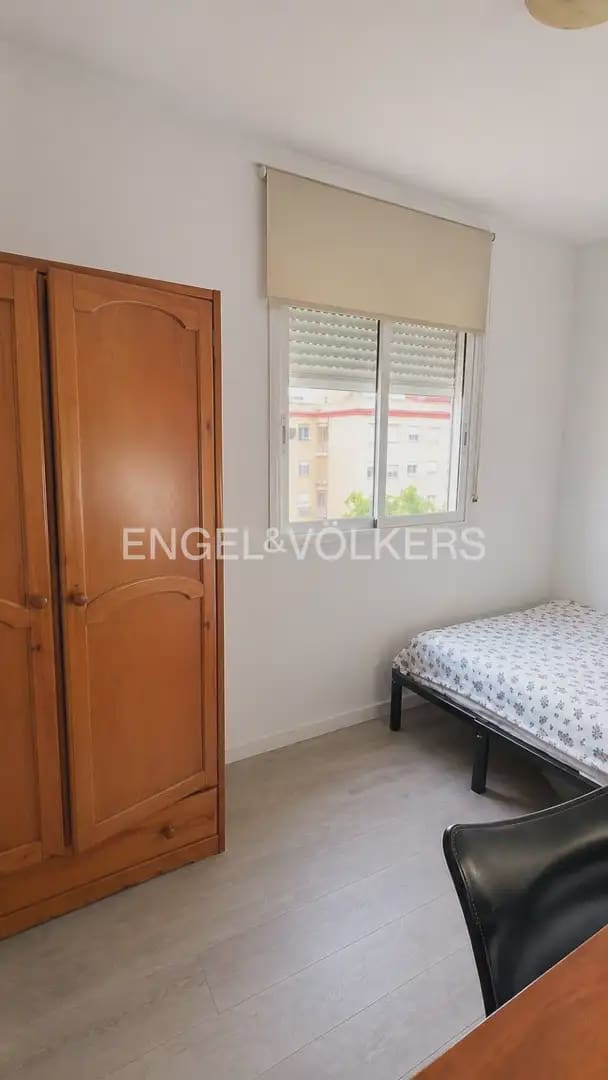 5 quarto Apartamento para arrendar em Valencia cidade - 2 300 € (Ref: 9897584)