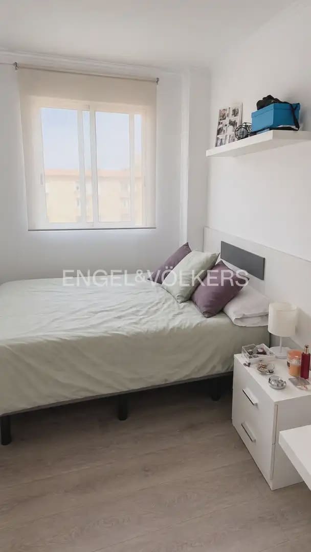 5 quarto Apartamento para arrendar em Valencia cidade - 2 300 € (Ref: 9897584)