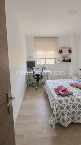 5 slaapkamer Flat te huur in L'Illa Perduda, Valencia stad - € 2.300 (Ref: 9897584)