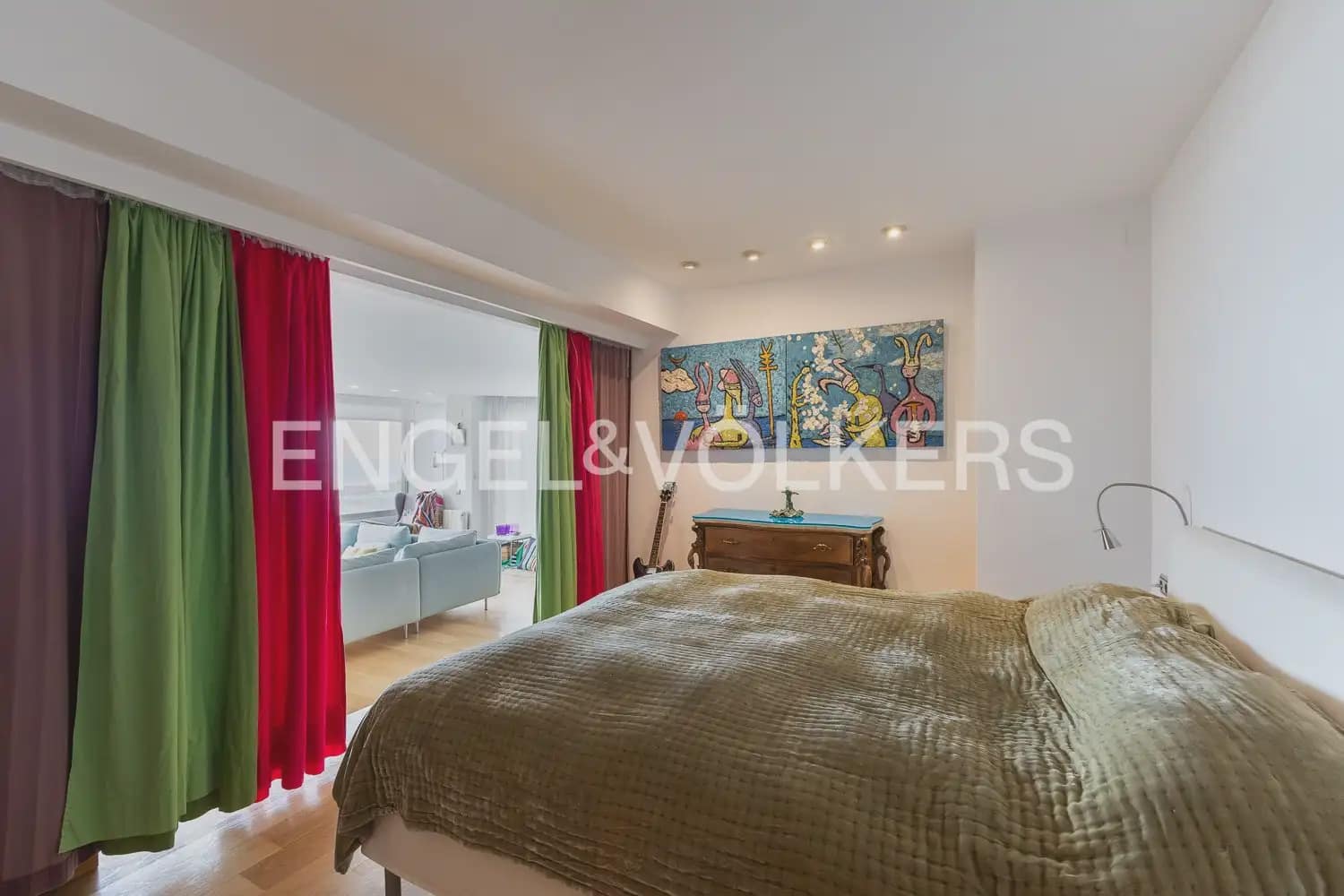 2 slaapkamer Flat te huur in Valencia stad met zwembad garage - € 1.800 (Ref: 9897585)