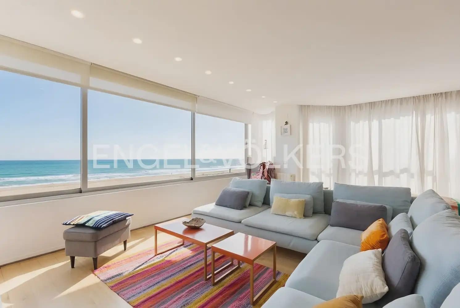 2 slaapkamer Flat te huur in Valencia stad met zwembad garage - € 1.800 (Ref: 9897585)