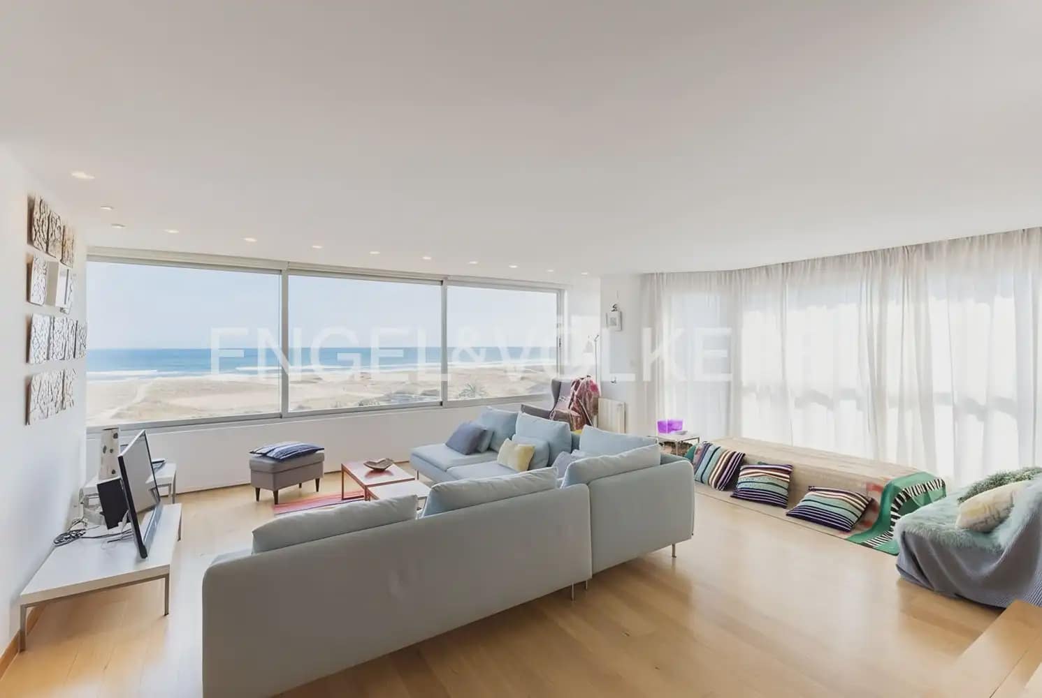 2 slaapkamer Flat te huur in Valencia stad met zwembad garage - € 1.800 (Ref: 9897585)