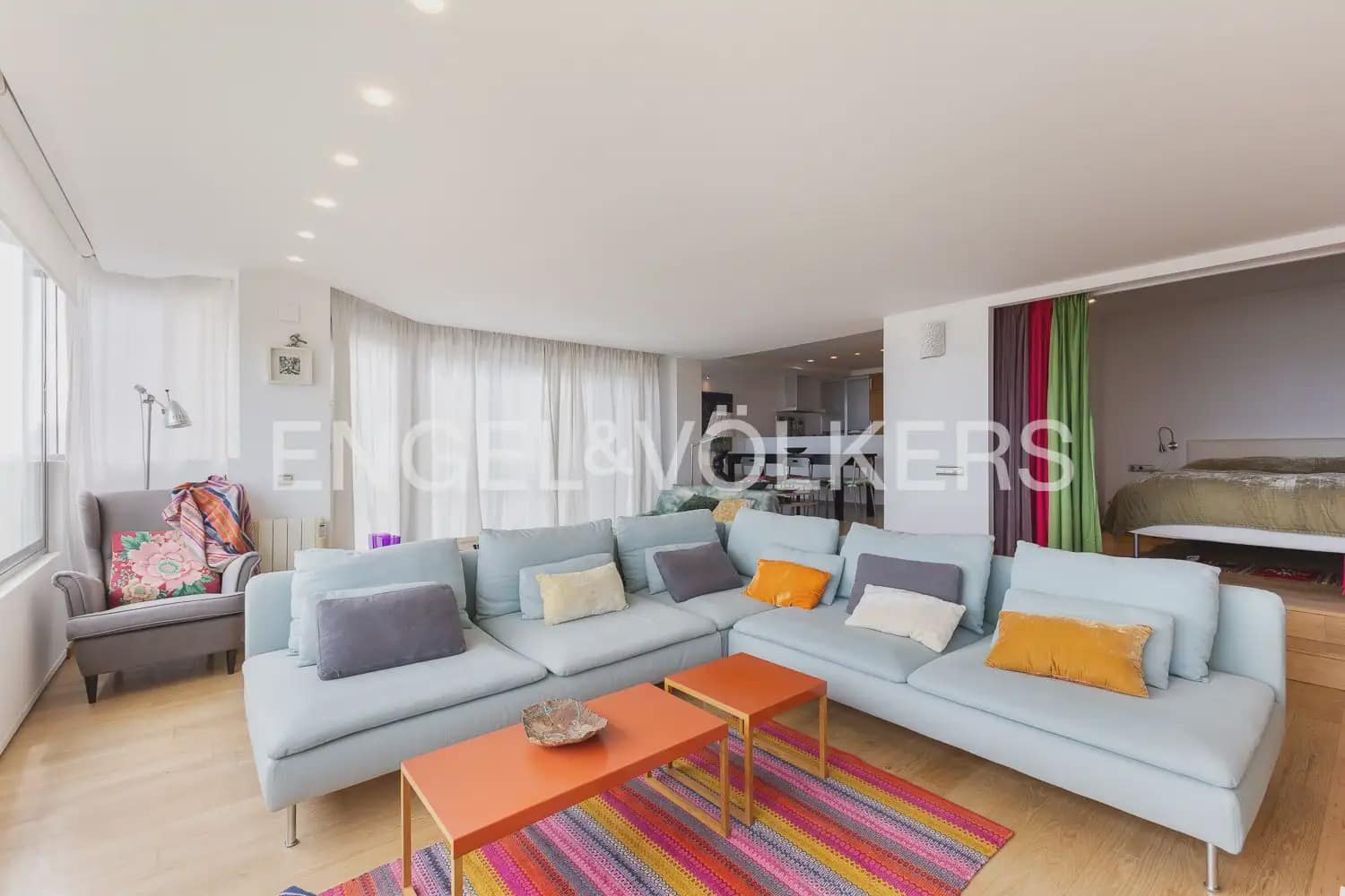 2 slaapkamer Flat te huur in Valencia stad met zwembad garage - € 1.800 (Ref: 9897585)