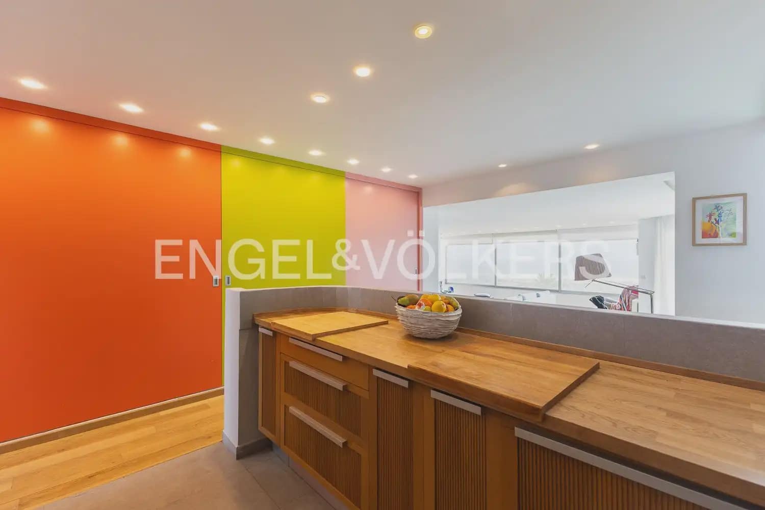 2 slaapkamer Flat te huur in Valencia stad met zwembad garage - € 1.800 (Ref: 9897585)