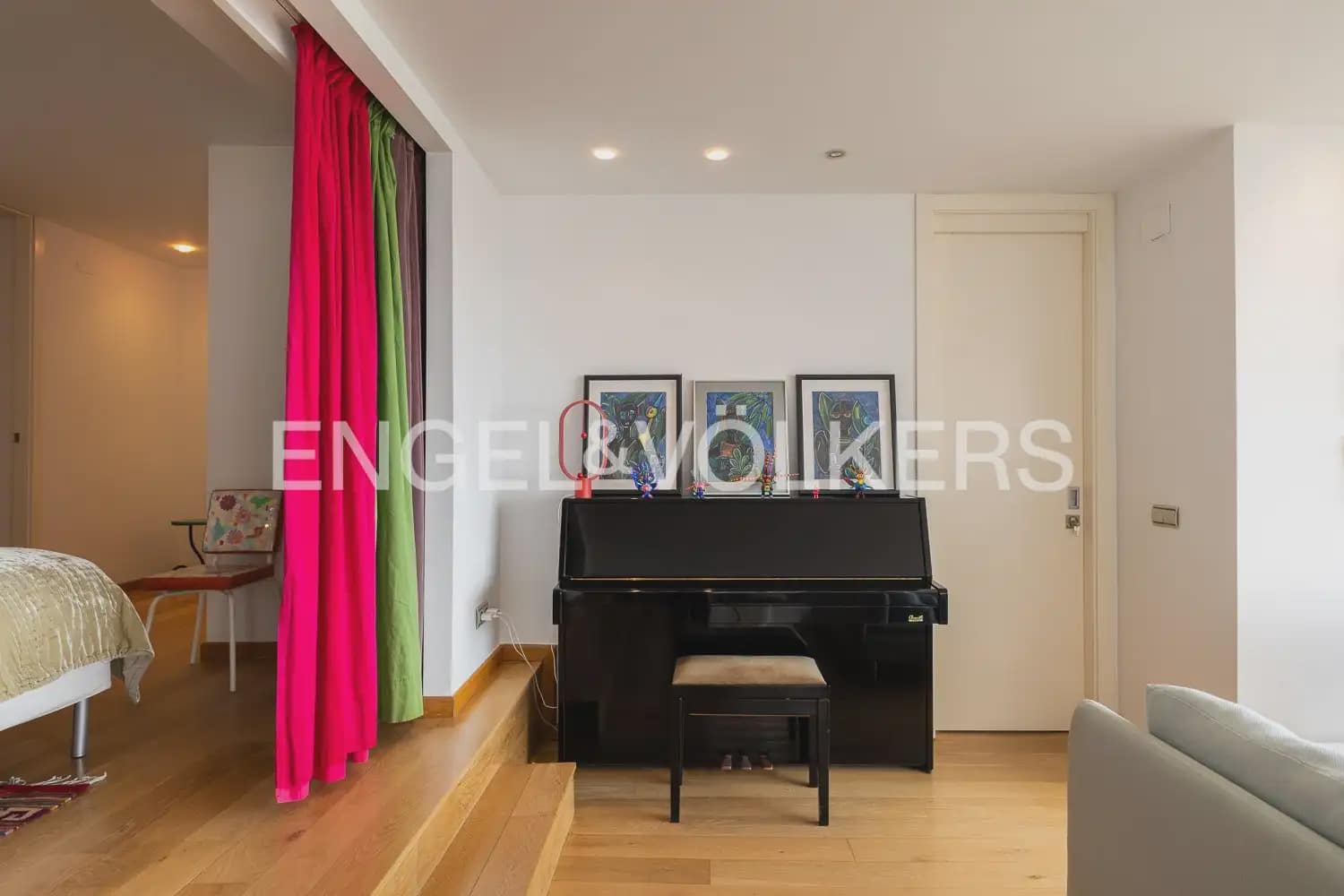 2 slaapkamer Flat te huur in Valencia stad met zwembad garage - € 1.800 (Ref: 9897585)