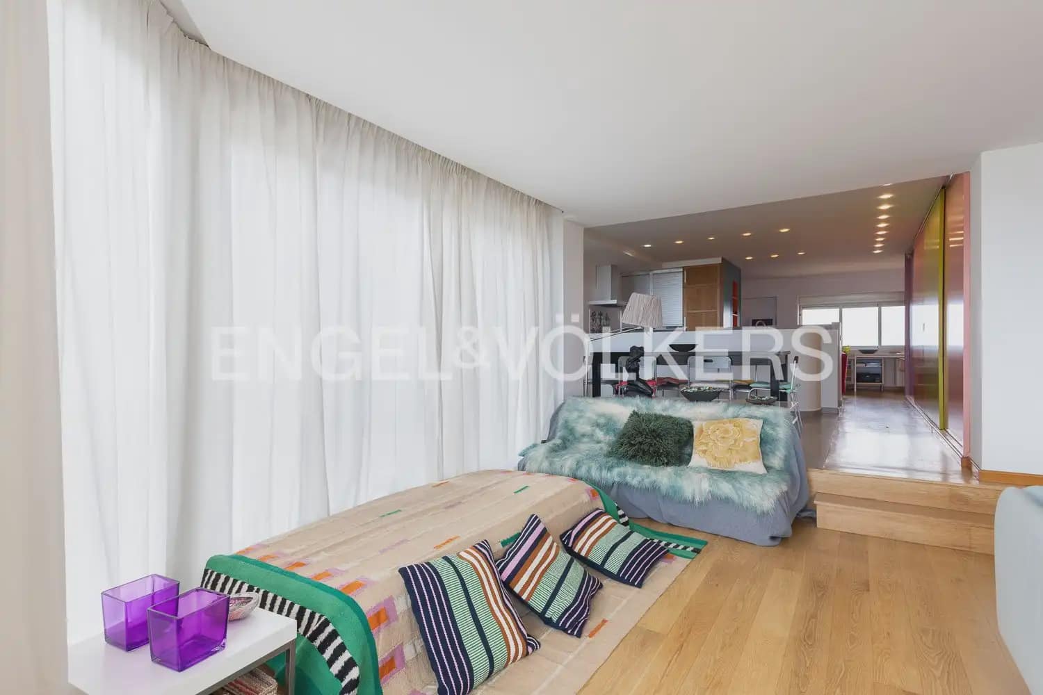 2 slaapkamer Flat te huur in Valencia stad met zwembad garage - € 1.800 (Ref: 9897585)