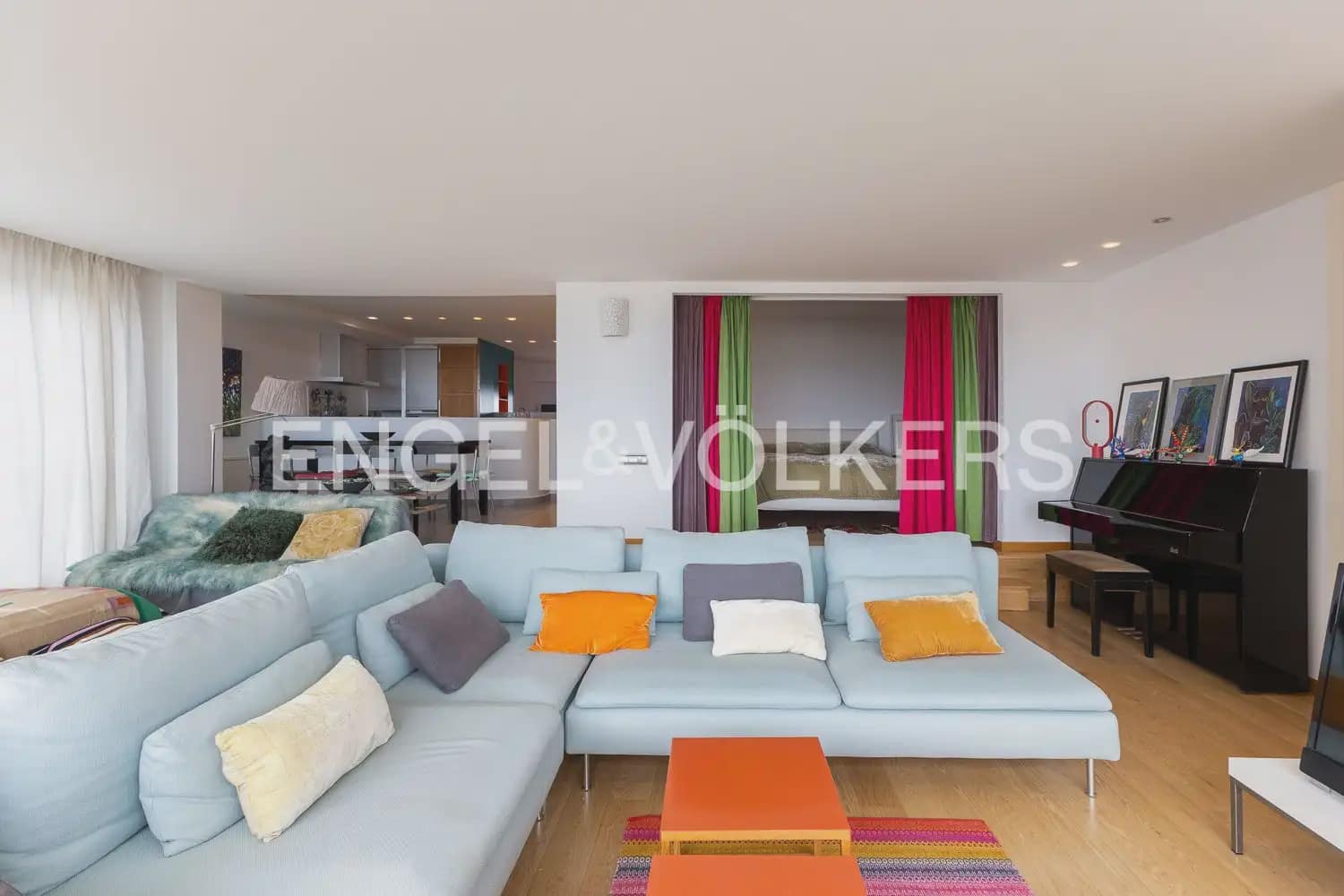 2 slaapkamer Flat te huur in Valencia stad met zwembad garage - € 1.800 (Ref: 9897585)